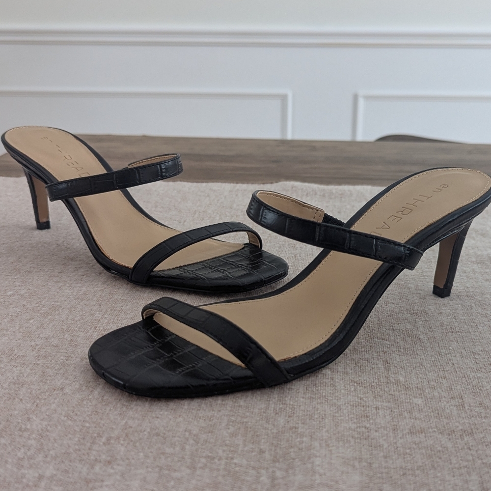 Black Strappy Heels - En Thread - Brand New